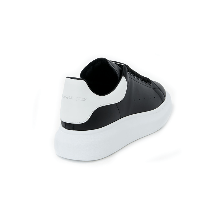 OVERSIZED WHITE BLACK